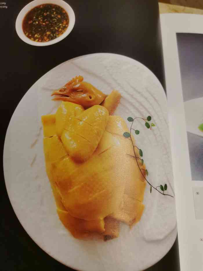 朋友小聚选在小南国,环境优雅,菜品丰富,停车也很方便.