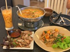 -Chom Cafe and Restaurant