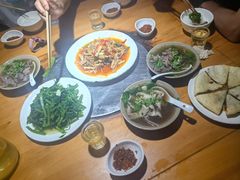 -大众跷脚牛肉馆·非遗传承单位(峨眉山店)