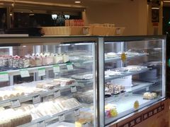 面包甜点陈列柜-蜂蝶来饼店(拱北总店)