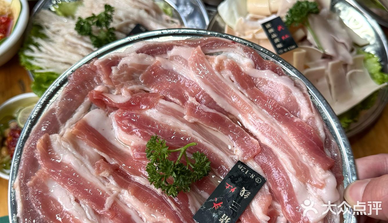 炸裂！昆明吃到的！吼吼吃…