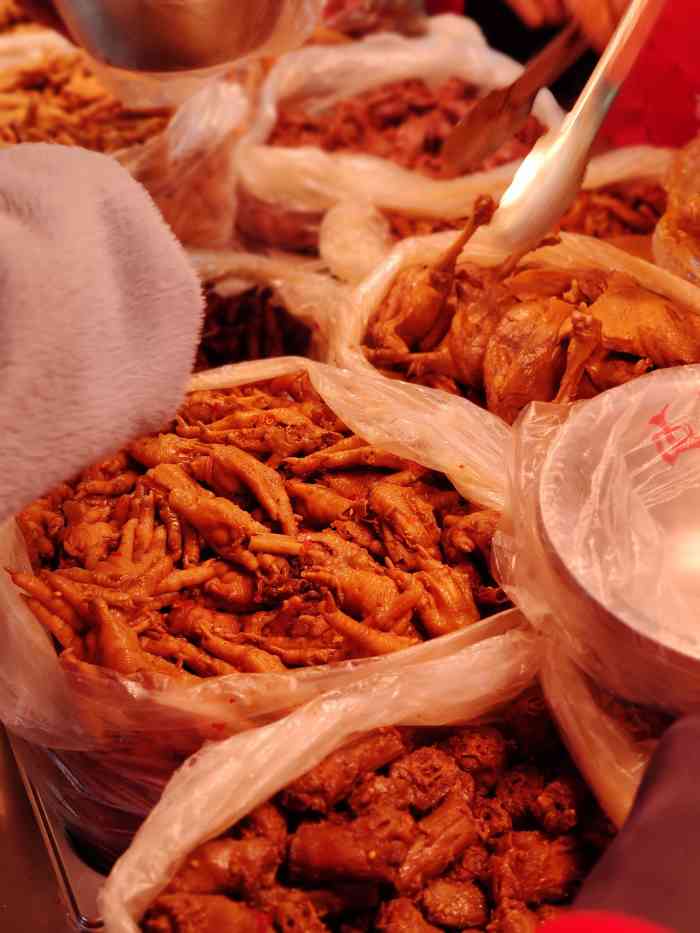 凤六小徐烧卤-"一直听说凤城六路小徐烧卤好吃,虎皮鸡爪更.