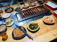 会自己转的烧烤炉-悦屋老板娘的烤肉店(紫薇田园店)