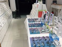 -诺柯视眼镜-蔡司依视路官方工厂店(淞南一店)