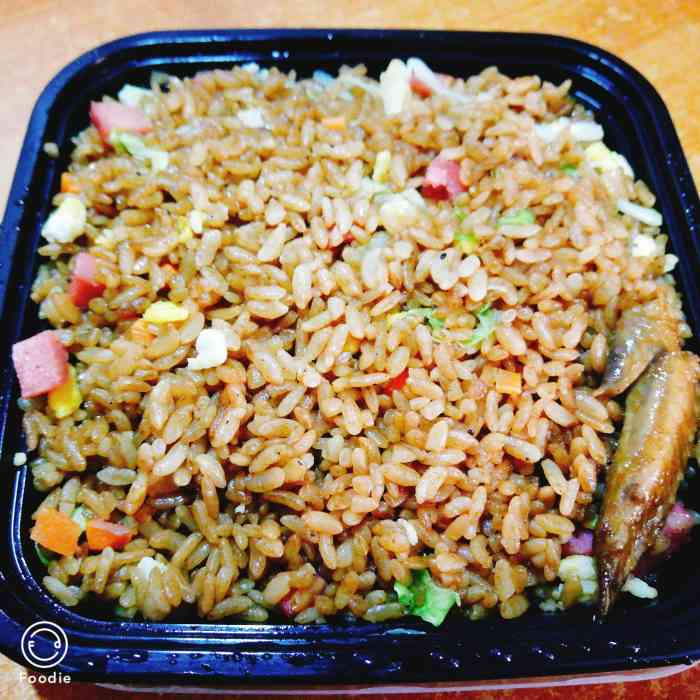 打分 很干的炒饭哦,外卖的话真的很干很干,没有汤或者其他配菜真的不