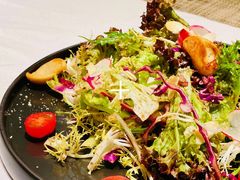 田园蔬菜沙拉配凯撒汁-又见马甲M8融合西餐厅(厦门体育中心店)