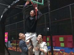 -嘿哟动霸CHUA·新潮玩运动娱乐中心·蹦床滑冰团建乐园