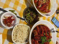 -龙巢盱眙龙虾·鸡煲·烧烤宵夜(坪洲店)