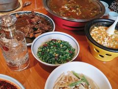 -有红鸡毛店·川菜(建设路店)