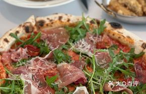 Prosciutto and Arugula Pizza
