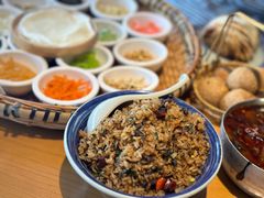 怪噜炒饭-包整·丝娃娃(一览甲秀楼风景店)