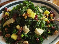 羽衣甘蓝蔓越莓洋葱芝士沙拉-SMOKI & CO(五大道店)