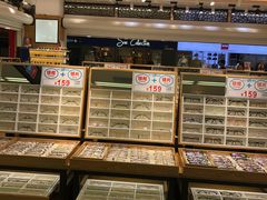 -美式眼镜·授权蔡司.依视路.尼康.豪雅.明月(人民广场店)