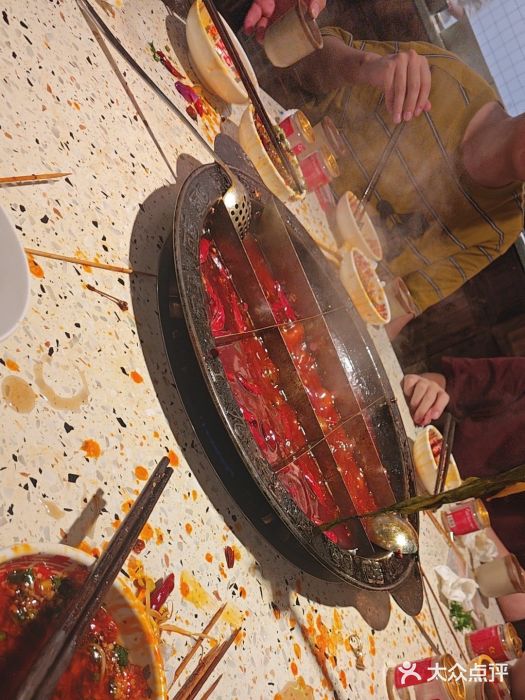 红九格老火锅(三峡广场店)图片