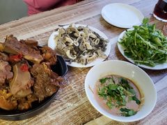 老虎菜-宝瑞门钉肉饼店