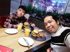 -HIGH FIVE哈福手工汉堡(桂林路店)