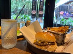 -BOURBON 玻本美式餐厅酒吧(虹桥新天地店)