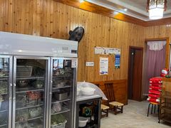 -黄利砖万峰林布依特色酸笋牛肉馆
