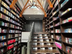 -钟书阁(松江泰晤士小镇店)