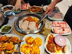 -金滏山烤肉·海鲜·火锅自助餐厅(襄阳万达店)
