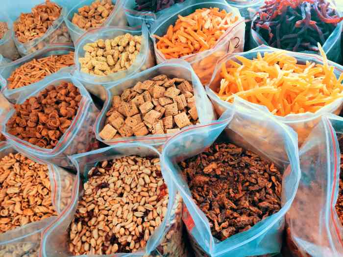 薛峰炒货(淮河路步行街店)-"他家炒货零食真的蛮多的,但是有的摆放真.