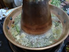-果松木炭酸菜铜火锅·外婆参鸡汤