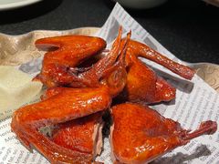 蝴蝶里招牌乳鸽-蝴蝶里·粤菜·点心(滨江龙湖店)