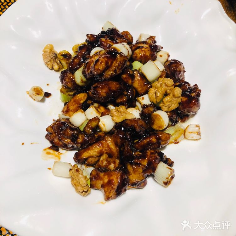 至少很符合我个人口味。装修也还不错