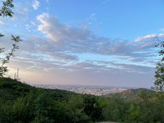 -鬼笑石后山停车场