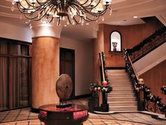 -深圳富苑皇冠假日套房酒店