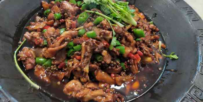 跳跳鸡(万州店)-"主要以家常菜为主,蹄花汤味道还可以.