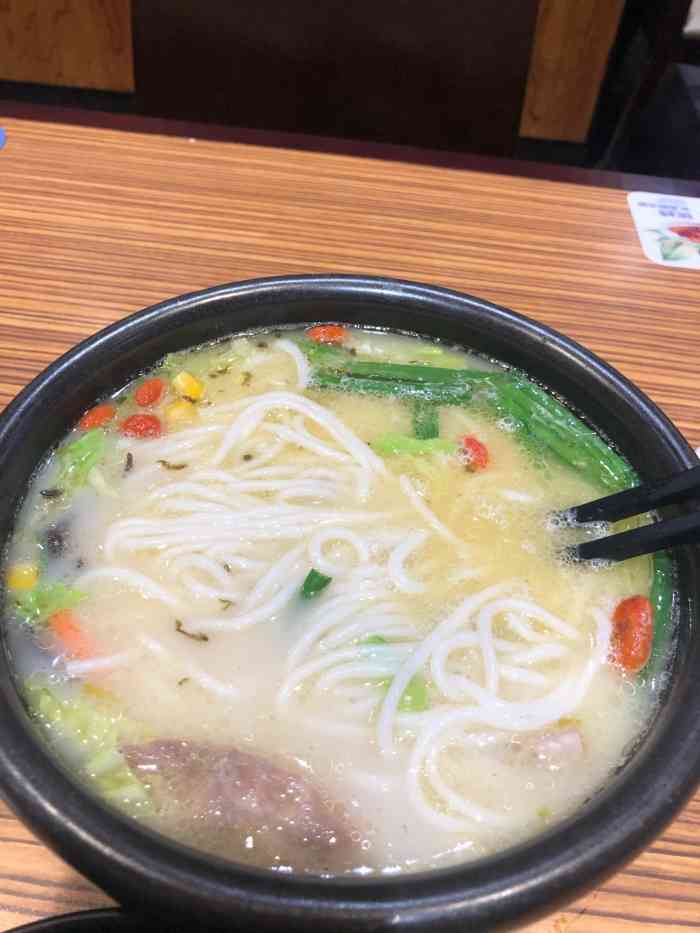 过桥缘鸡汤米线(勒泰店)-"和云南当地的过桥米线差的不是一点半点,和.