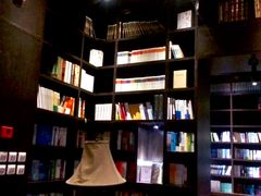 -钟书阁(松江泰晤士小镇店)