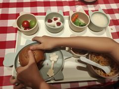 厚嘟嘟牛肉杂粮汉堡儿童餐-西贝(宝乐汇店)