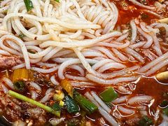 -鸿浩扒猪脚米线