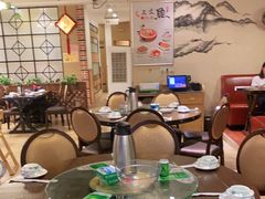 大堂-醉美东江·三文鱼·烧鸡公