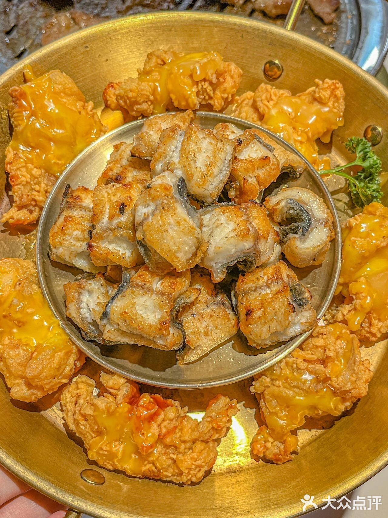 吃来吃去炭烤活鳗鱼还是他家的jujuju好吃