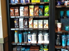 零售区-星巴克臻选(盐城金鹰聚龙湖店)