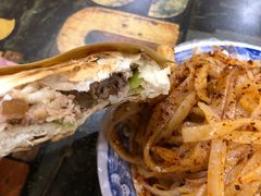 -牡丹广场薛栓子擀面皮大王