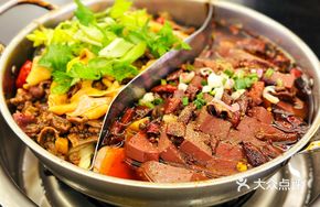 Chicken Offal Maoxuewang Yinyang Hot Pot