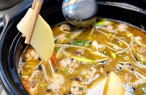 Guizhou Specialty Soybean Rice Meatball Hot Pot