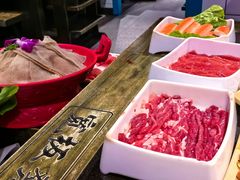 -宽板凳老灶火锅(台湾街店)