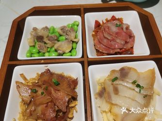 刀板香主打的徽菜，臭鳜鱼是一整条，味道还不错
