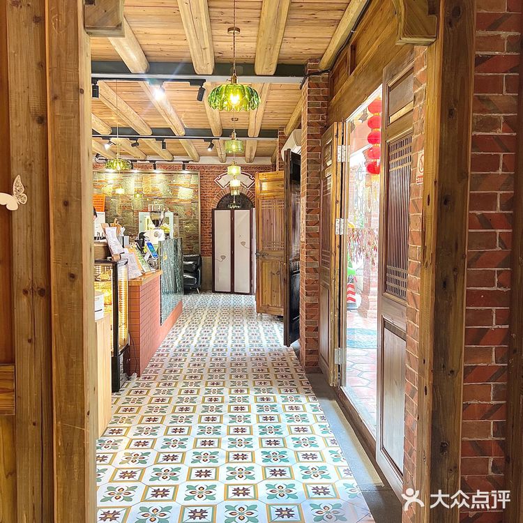 在泉州被花包围的咖啡店💐
