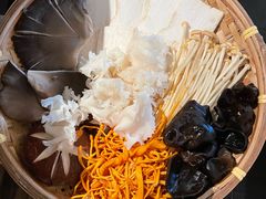 -尚尚仙·酸汤猪手·猪肚鸡火锅(华联万柳购物中心店)