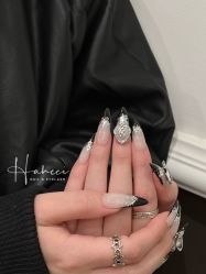 -花岐款式专研健康美甲沙龙