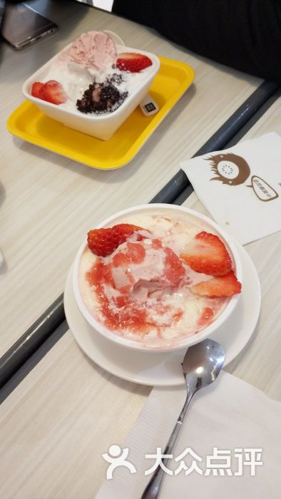 满记甜品(大悦城店)草莓梦幻雪双皮奶图片 - 第1张