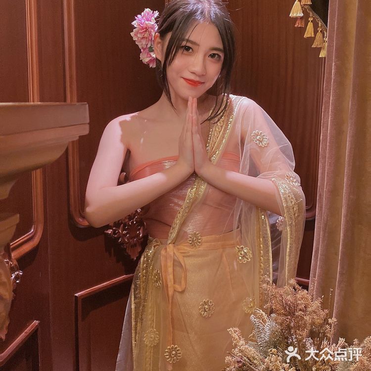 一家拥有傣族服饰的泰国菜，这谁能不爱[加油][加油]