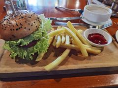 布拉格特色牛肉芝士汉堡Hamburger-布拉格餐厅· 中欧捷克菜(全国首店)