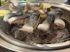 -围炉肉舍•炭烤活鳗•丹东海鲜烤肉(步行街店)